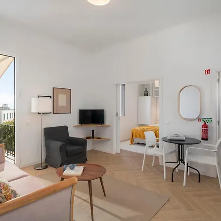 Bela De Santiago I By An Island