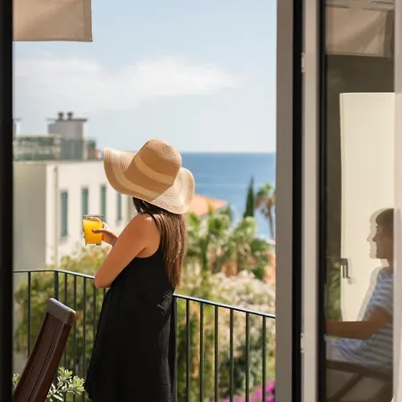 Bela De Santiago I By An Island *