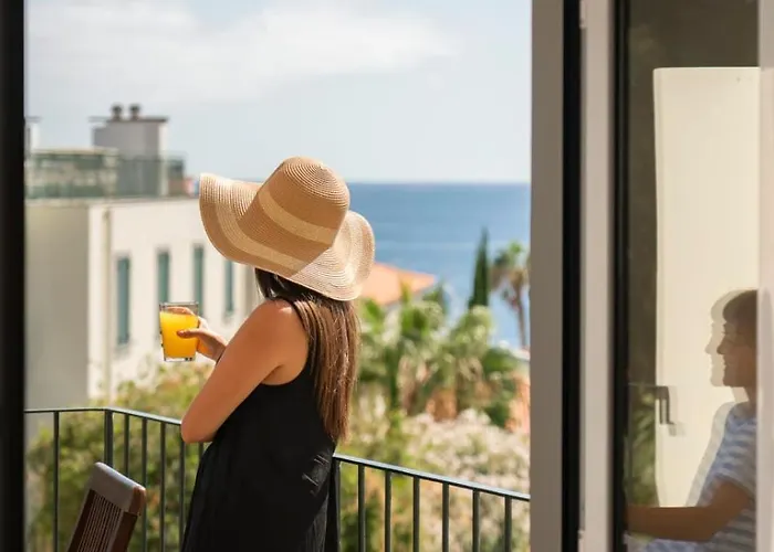 Bela De Santiago I By An Island *